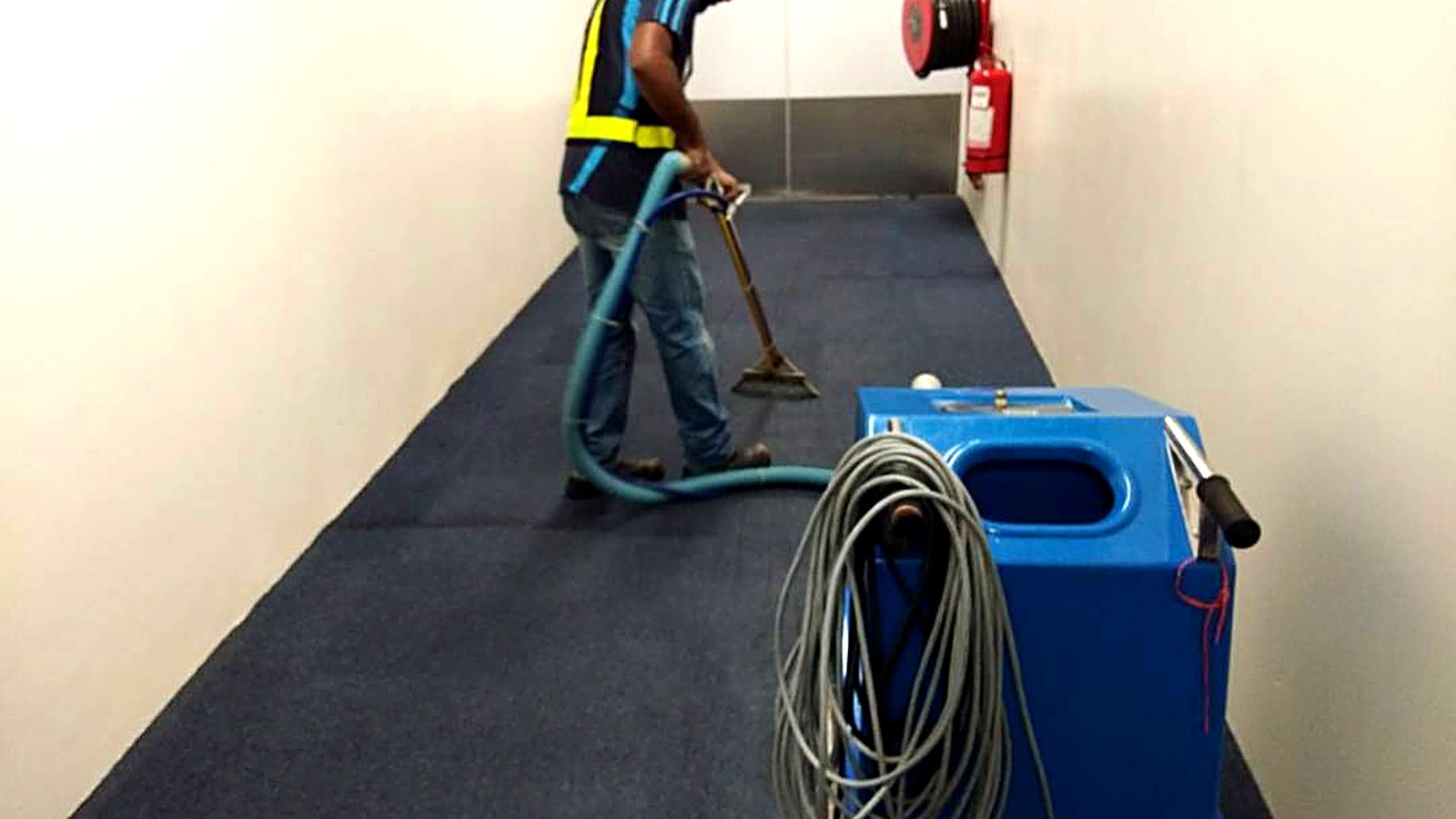 office-carpet-cleaning-professional-service